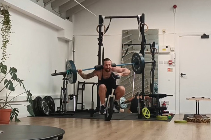 Jason midattempt, mid squat, with the weight on his shoulders