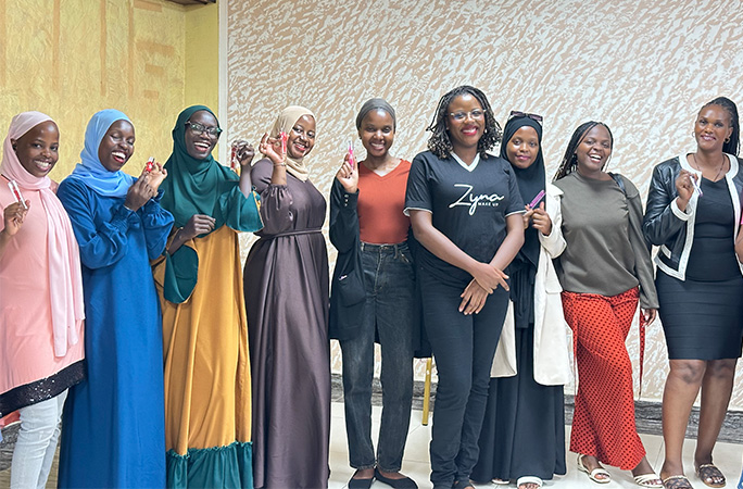 Zaina with the models