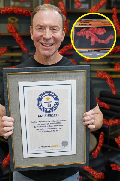 Ken Goldin holding GWR certificate 