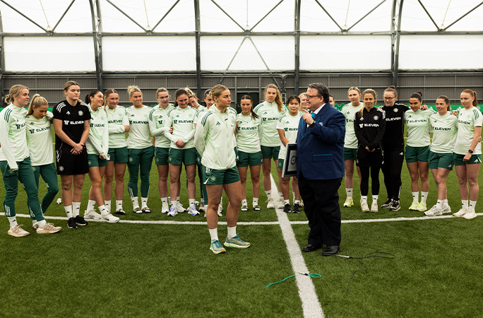 Craig chats to Maria and the team