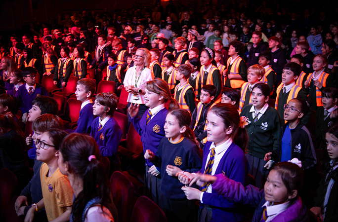 kids rapping in audience