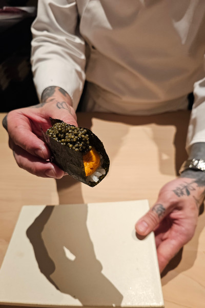 Sushi handroll with caviar