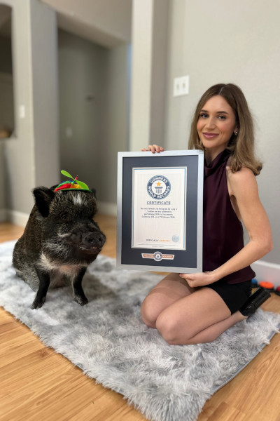 Mona and Merlin with their certificate