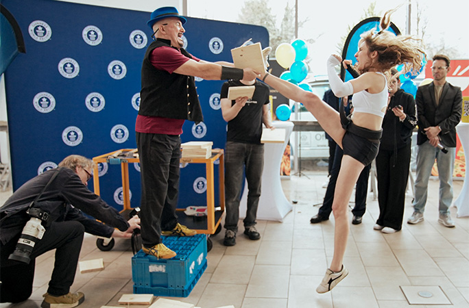 Palina breaking pine boards