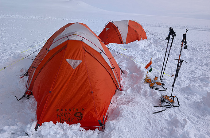 tent in the snow