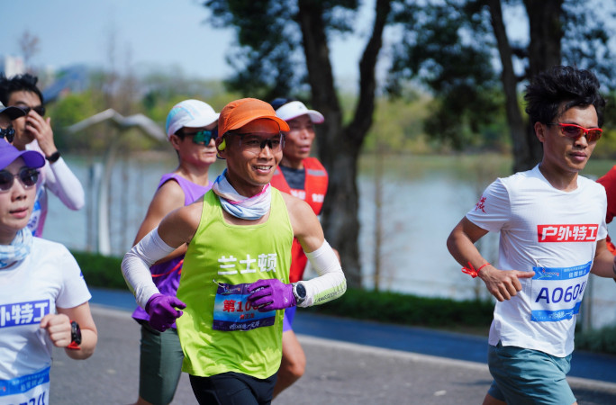Long Shao running by the river