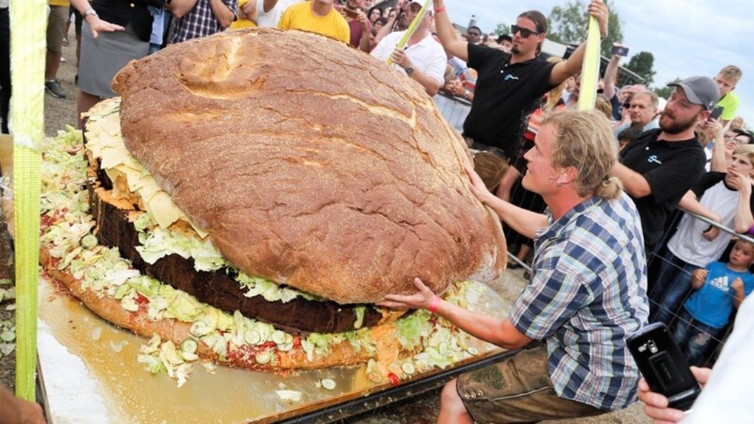 Split image of the largest hamburger and the largest bunch of bananas