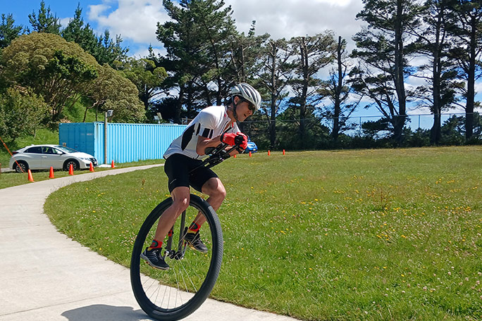ken-looi-on-the-track-during-his-24-hour-record-in-january-2025