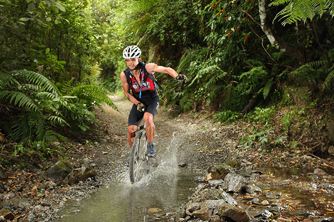 ken-looi-taking-part-in-the-karapoti-classic-mountain-biking-race-in-new-zealand-in-2016