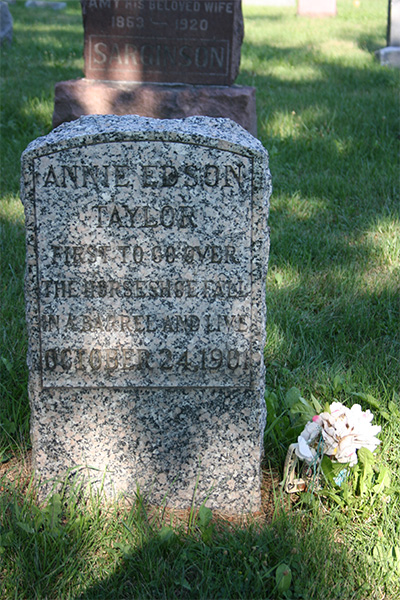 Annie's grave