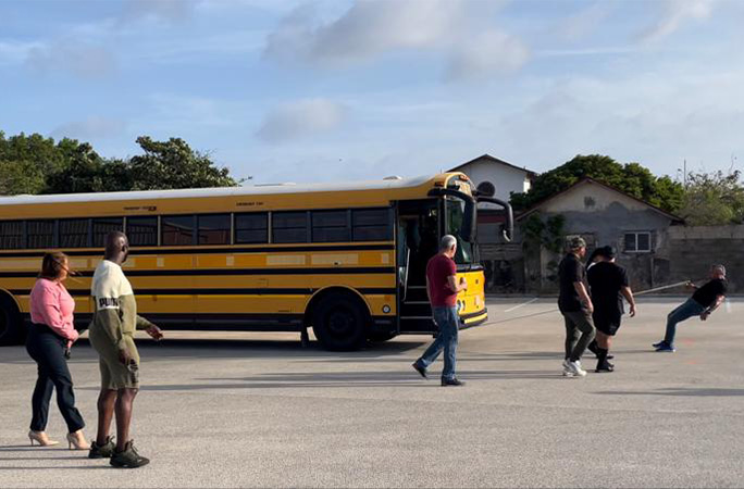 Egmond pulling a bus with his teeth