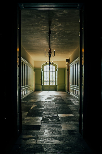 Picture of the hallway of Hampton Court