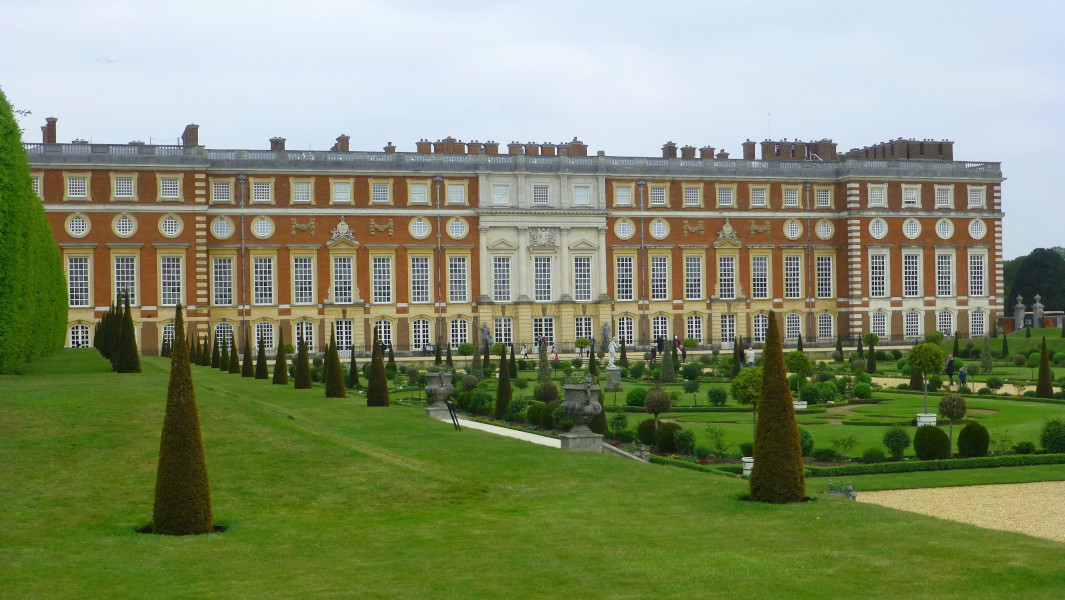 Photo of Hampton Court Palace from the outdoor grounds