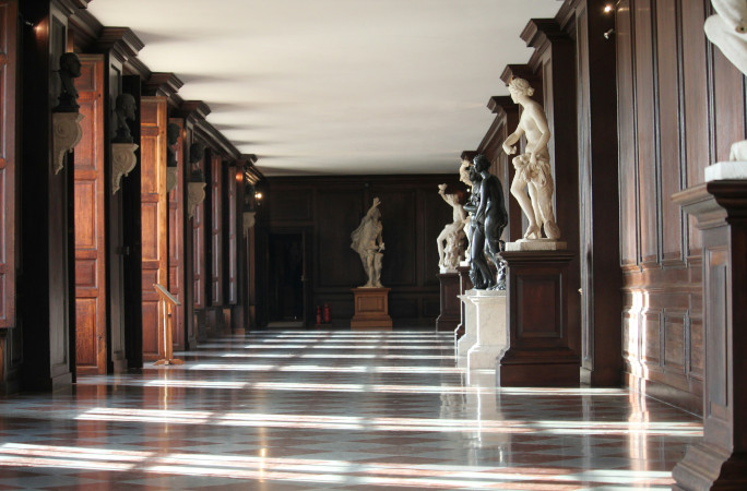 The hall of sculptures at Hampton Court