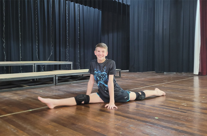 Chaz doing the splits