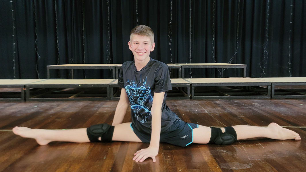 Chaz doing the splits