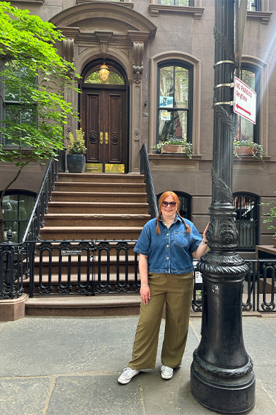 GWR's Vicki Newman outside Carrie Bradshaw's apartment