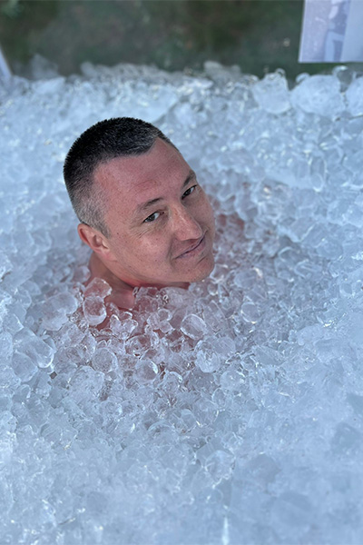 record holder submerged in ice