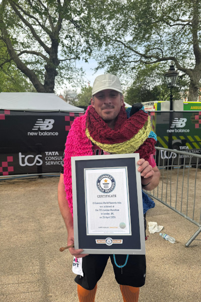 Simon with his GWR certificate