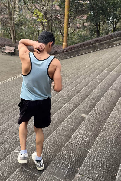 Hari from behind