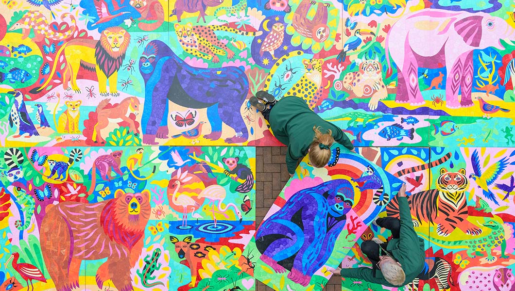children colouring the painting by numbers during the ZSL record attempt