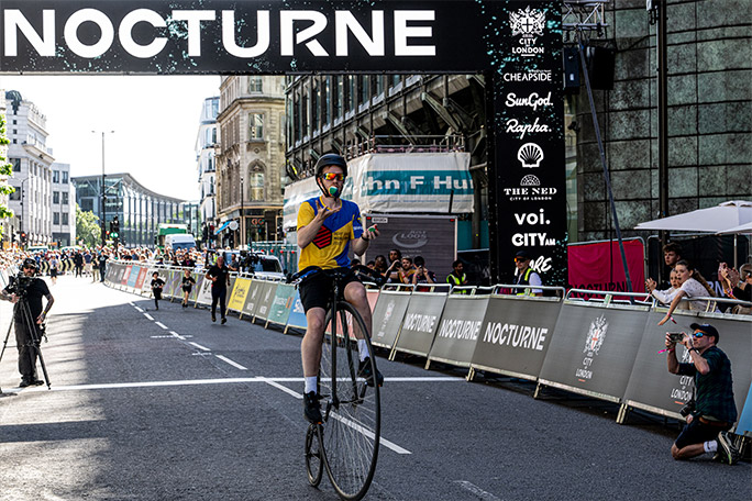 henrik-hedstrom-riding-a-penny-farthing-while-juggling