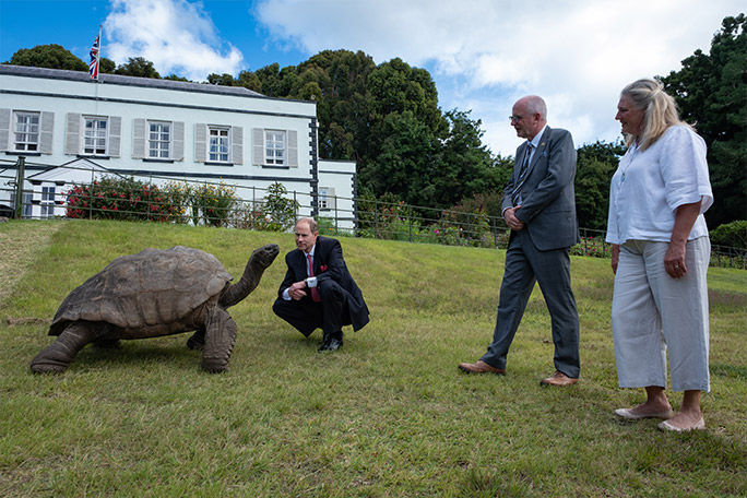 jonathan-the-tortoise-with-prince-edward-and-current-st-helena-govenor-nigel-phillips-and-his-wife-emma