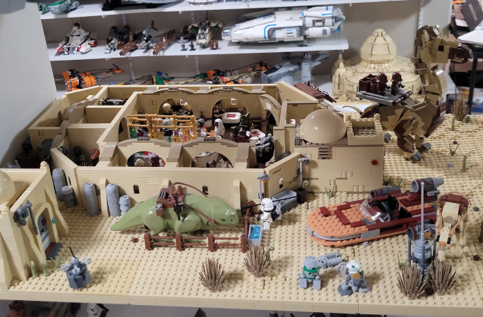 An intricate sandy Star Wars set