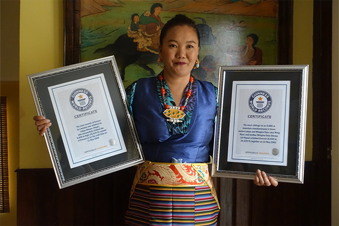 lhakpa-sherpa-with-two-of-her-previous-GWR-certificates