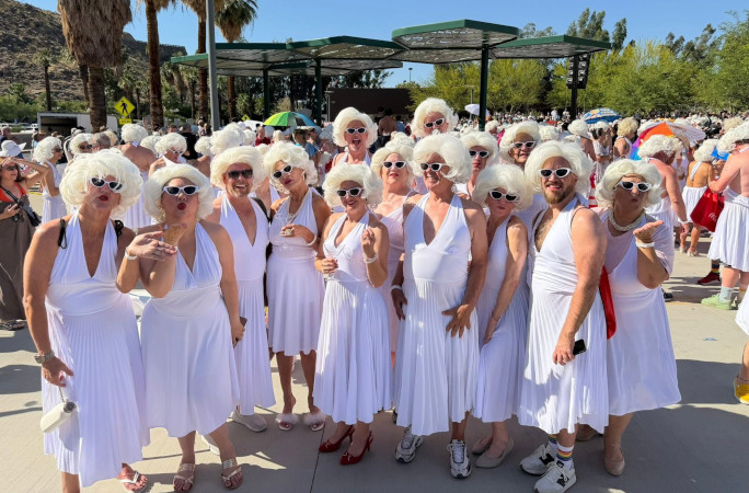 Group pic of Marilyns posing