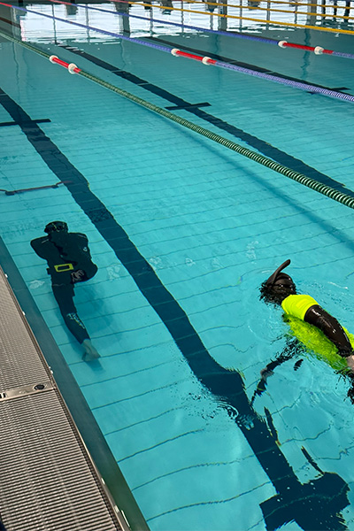 Stanislaw walking underwater