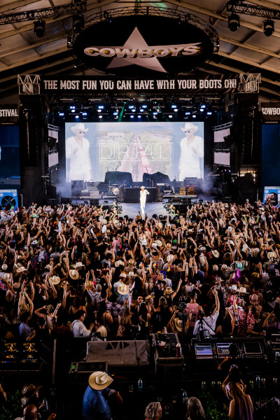 Rupaul performing in front of the crowd