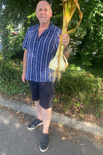heaviest-elephant-garlic-with-british-veg-grower-graham-barratt