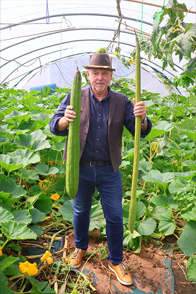 heaviest luffa and longest luffa with grower graham barratt in 2025