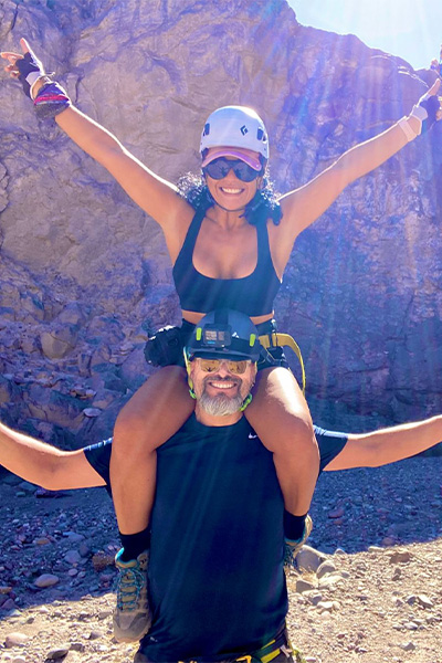 Laura sitting on Carlos' shoulders