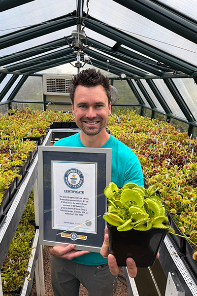jeremiah-harris-third-record-breaking-venus-flytrap-with-GWR-certificate