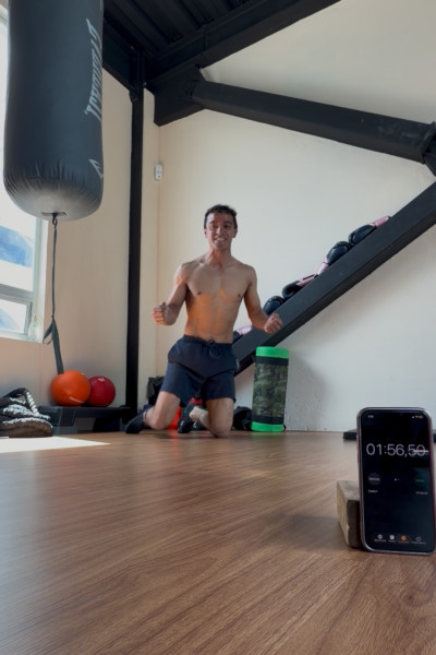 Santiago smiling after his single-hand balance attempt