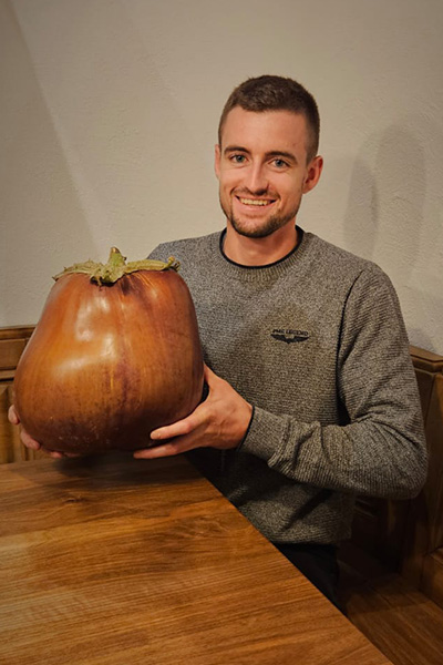 heaviest-eggplant-aubergine-with-martin-truttmann