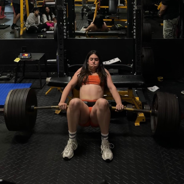 Lilian mid-attempt with the weight on her hips