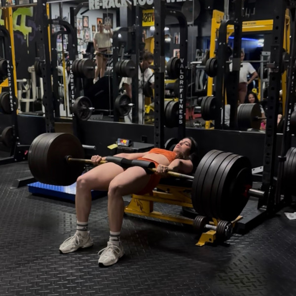 Another angle of Lilian attempting the record, mid-lift