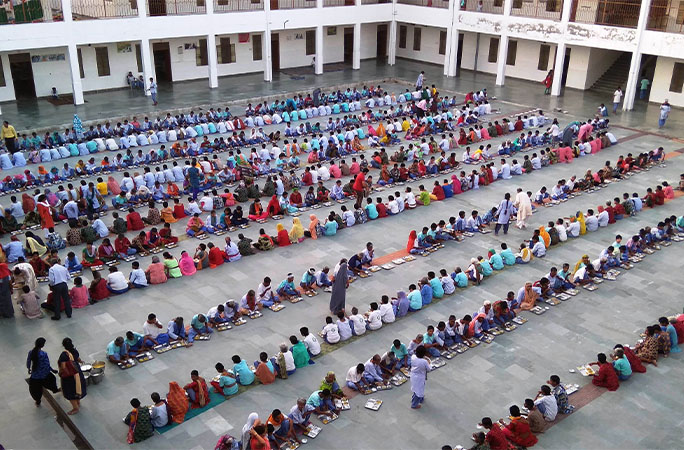 a crowd of people at the shelter