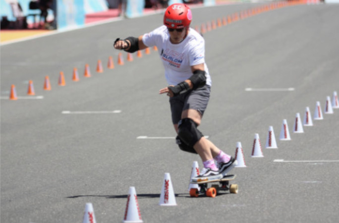 Judi competing in her 60s at a slalom skateboarding event