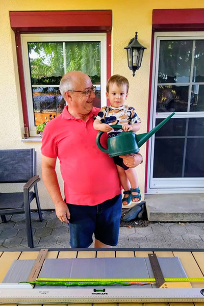 longest-chilli-with-jurg-wiesli-and-his-grandson mattia