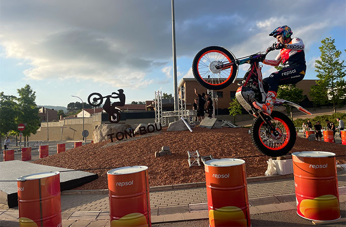 Toni doing his stunt