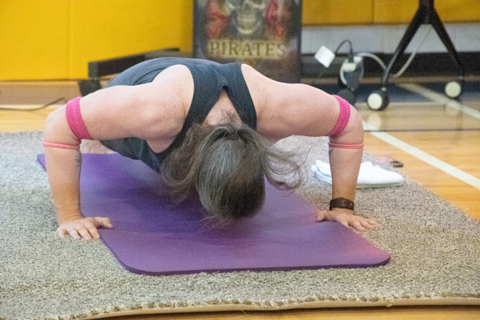 Closeup of Laura doing the push ups