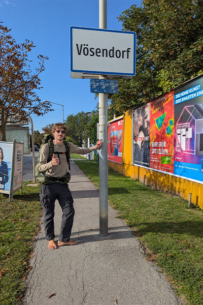 Eamonn barefoot by a sign in Vosendorf