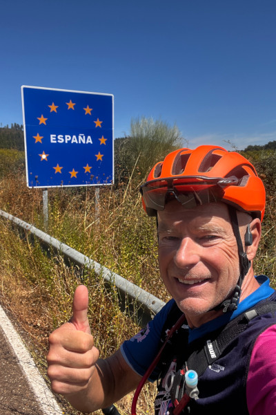 Mark taking a selfie with a Spanish road sign