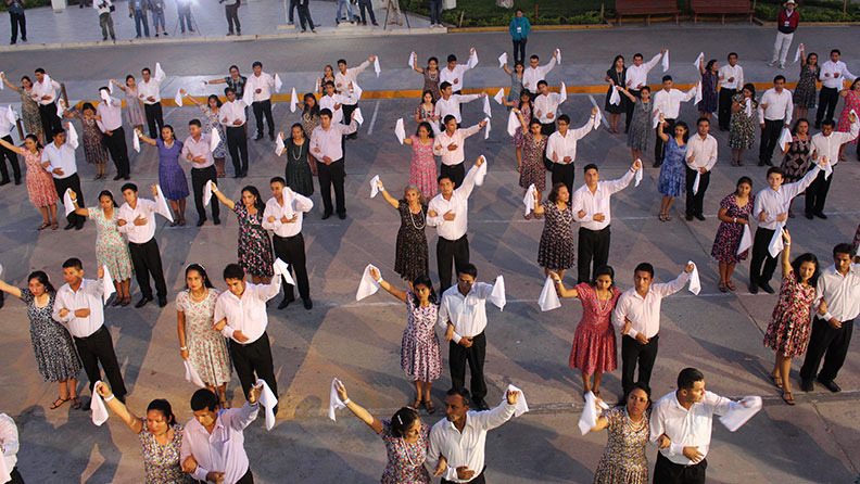 Largest Peruvian folk dance header