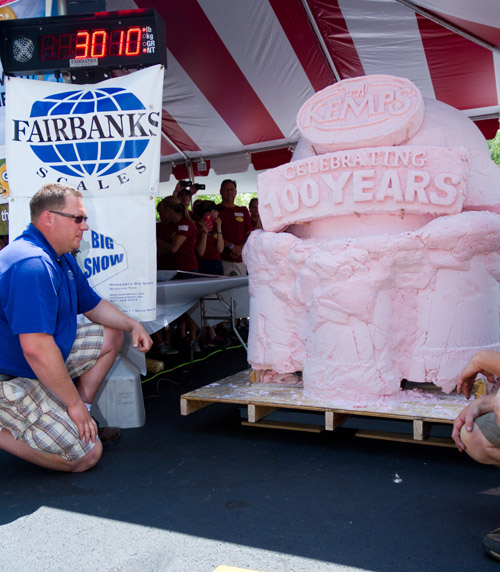 Kemps celebrates 100th anniversary with largest ice cream scoop