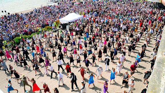 largest-Charleston-dance-header